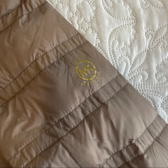 Michael Kors Beige Puffer Jacket Size Small - Picture 5 of 11